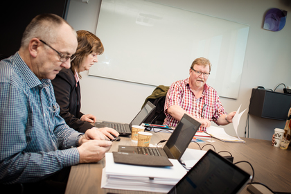 I MÅL: LO Stats forhandlere er i mål med første etappe i Spekter-forhhandlingene. Fra venstre: Øystein sekretær Gudbrands, nestleder Lise Olsen og forhandlingsleder Eivind Gran.