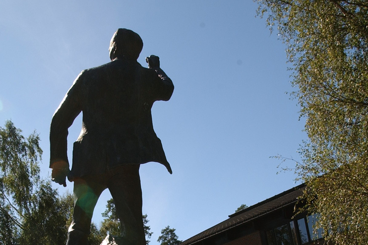 Tranmæl-statuen på Sørmarka kurs- og konferansesenter
