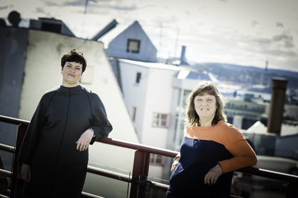 SPEKTER-START: LO Stats nestledere Lise Olsen (t.h.) og Henriette Jevnaker er klare for lønnsforhandlinger i Spekter-området.